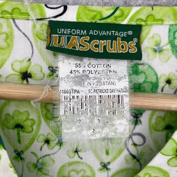 U A Scrubs Top Womens Small Green St Patricks Day Parade Short Sleeve Healthcare - Picture 2 of 13